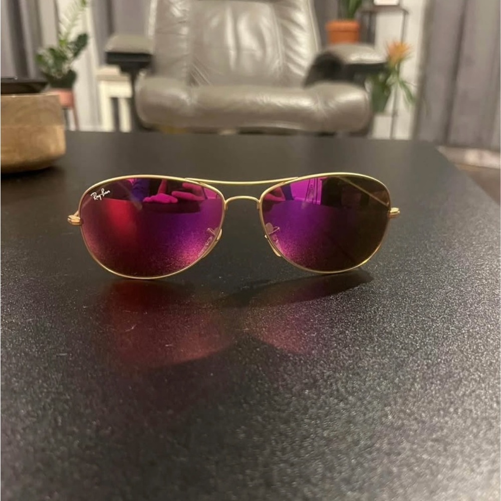 Ray Ban Aviators with gold frame and pink lenses.